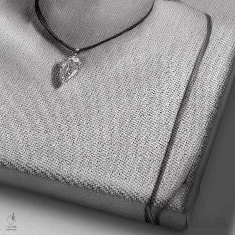 تابلو دکوراتیو نگاه عاشقانه با لب های قرمز در تصویر خاکستری اثر جری مایکلز - نمای نزدیک بافت بوم