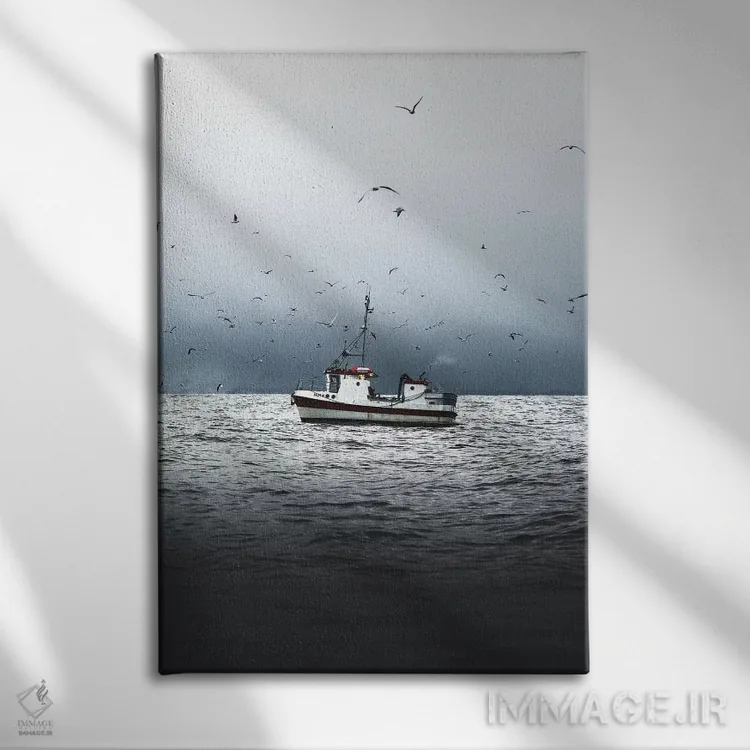 تابلو دکوراتیو قایق تنها اثر جو شاتر - نمای روبهرو روی دیوار
