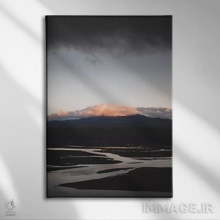 تابلو دکوراتیو هکلا هنگام غروب اثر جو شاتر - نمای روبهرو روی دیوار
