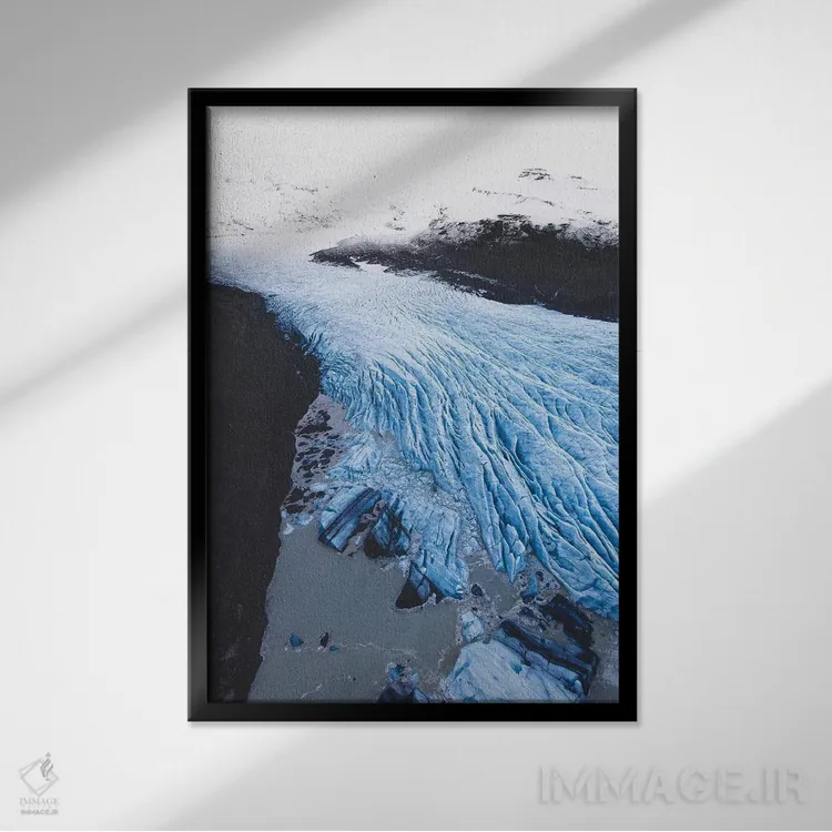 تابلو دکوراتیو رودخانه آبی یخ اثر جو شاتر - نمای قابدار مشکی