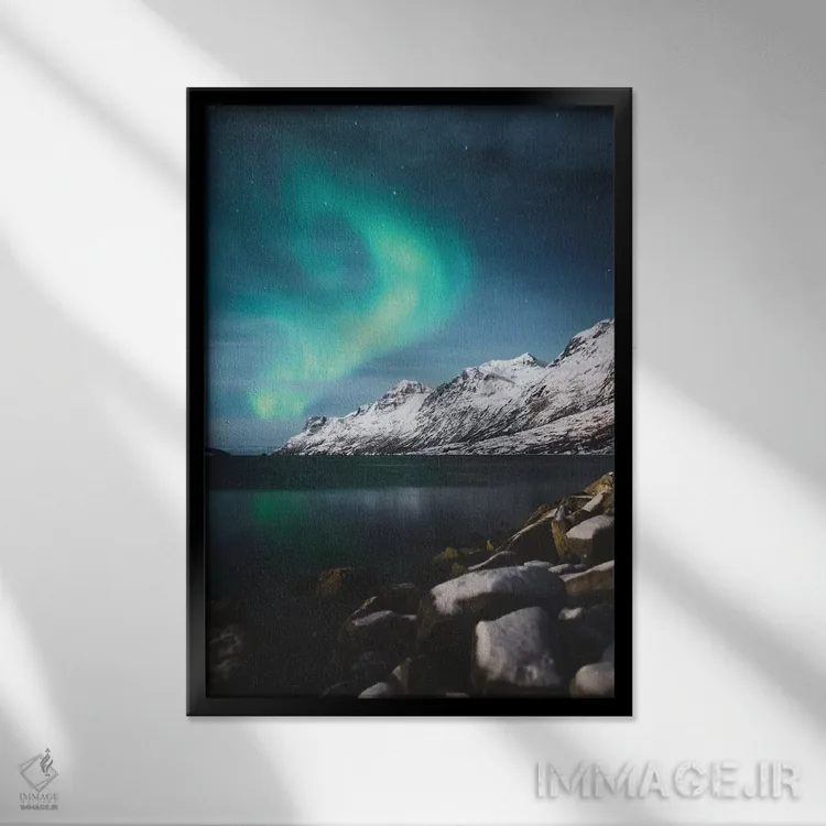 تابلو دکوراتیو شفق قطبی زمستانی اثر جو شاتر - نمای قابدار مشکی