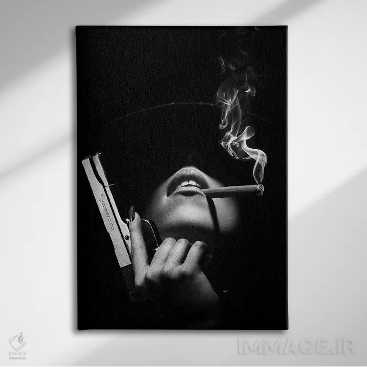 تابلو دکوراتیو زن با هفت تیر اثر یوهان سوانپوئل - نمای روبهرو روی دیوار