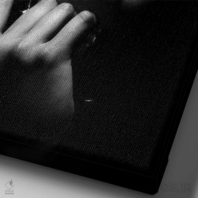 تابلو دکوراتیو زن با هفت تیر اثر یوهان سوانپوئل - نمای نزدیک بافت بوم