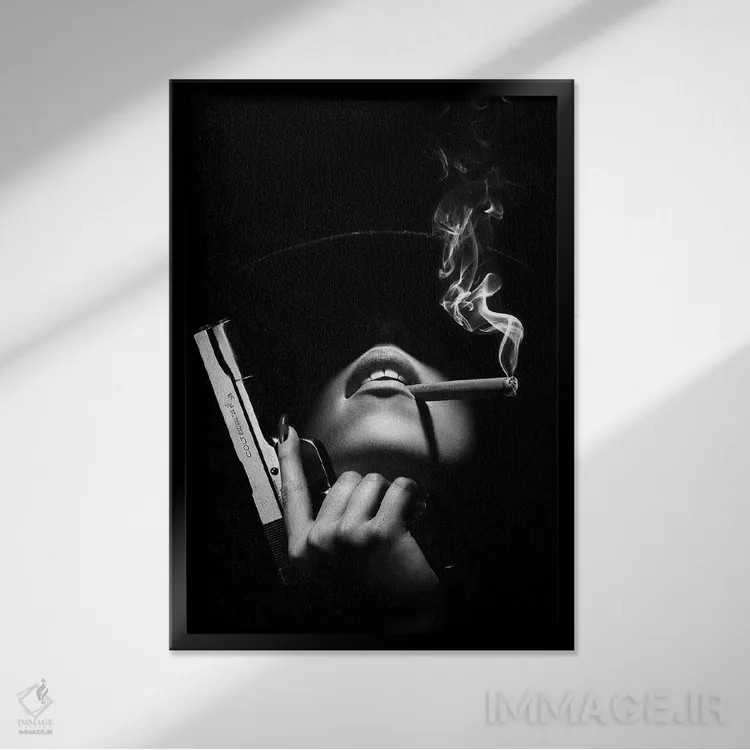 تابلو دکوراتیو زن با هفت تیر اثر یوهان سوانپوئل - نمای قابدار مشکی