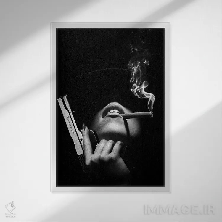 تابلو دکوراتیو زن با هفت تیر اثر یوهان سوانپوئل - نمای قابدار سفید