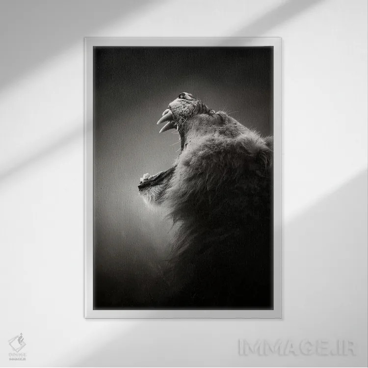 تابلو دکوراتیو شیر با دندان های ترسناک و آشکارشده اثر یوهان سوانپوئل - نمای قابدار سفید