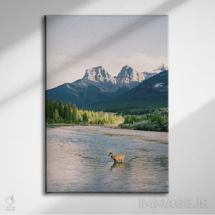 تابلو دکوراتیو عبور از رودخانه در بنف اثر جاستین میلتون - نمای روبهرو روی دیوار