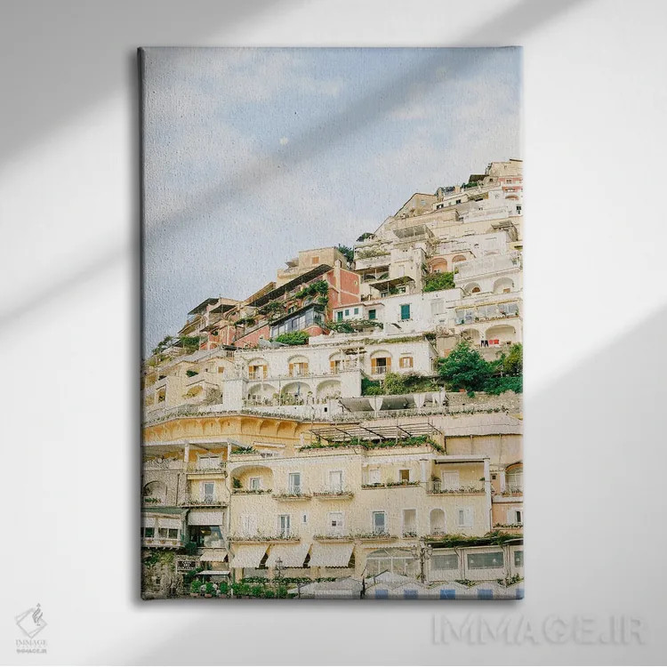 تابلو دکوراتیو پوزیتانو روی فیلم اثر جاستین میلتون - نمای روبهرو روی دیوار