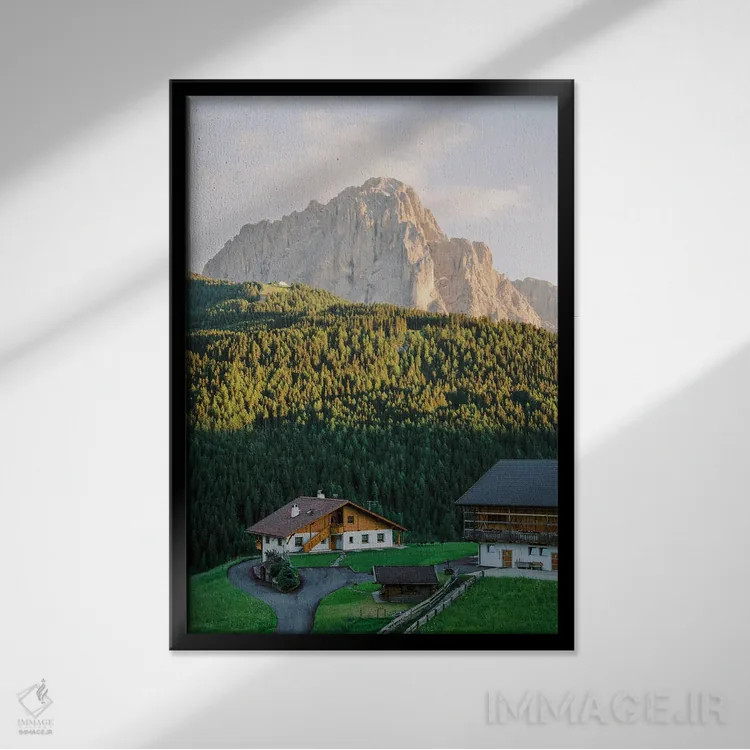 تابلو دکوراتیو شهر کوهستانی اثر جاستین میلتون - نمای قابدار مشکی