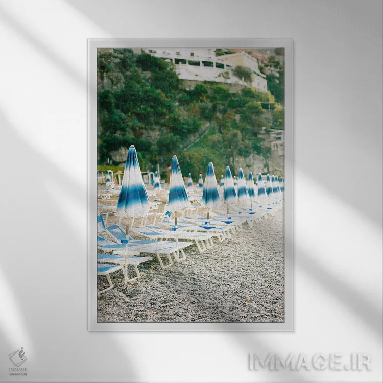 تابلو دکوراتیو ساحل پوزیتانو اثر جاستین میلتون - نمای قابدار سفید