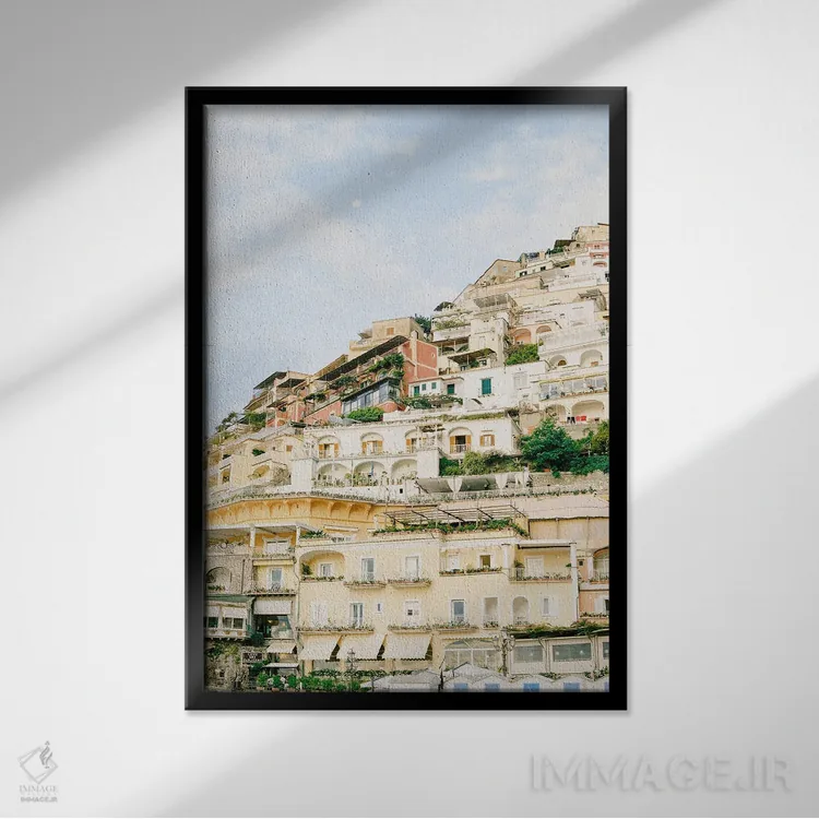 تابلو دکوراتیو پوزیتانو روی فیلم اثر جاستین میلتون - نمای قابدار مشکی