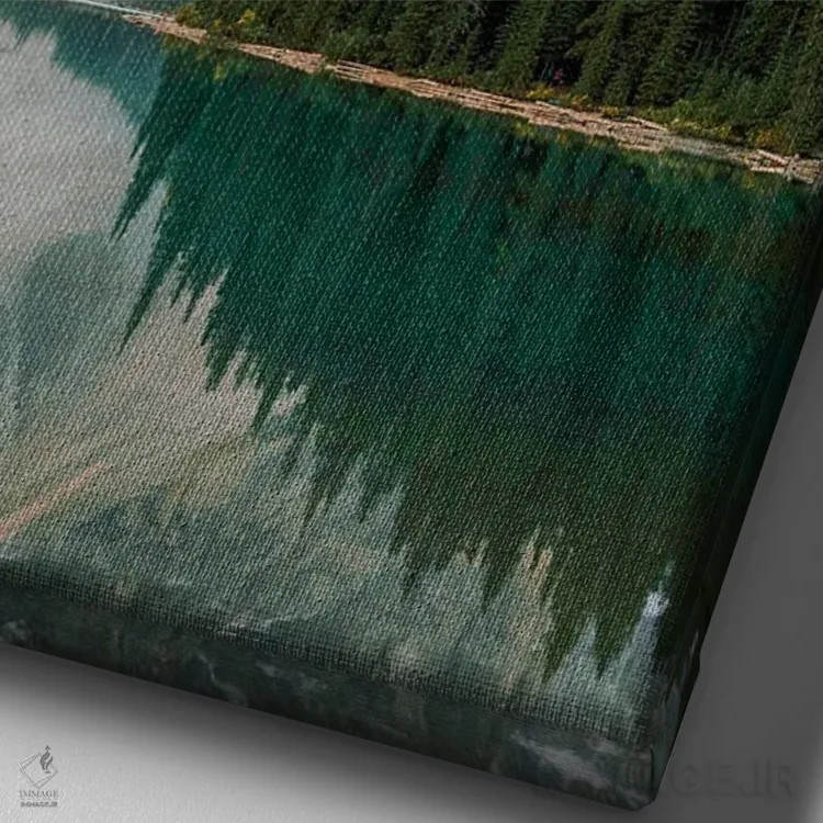 تابلو دکوراتیو بازتاب دریاچه فیروزه ای اثر جاستین میلتون - نمای نزدیک بافت بوم