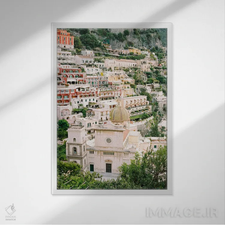 تابلو دکوراتیو روستای پوزیتانو بر لبه صخره اثر جاستین میلتون - نمای قابدار سفید