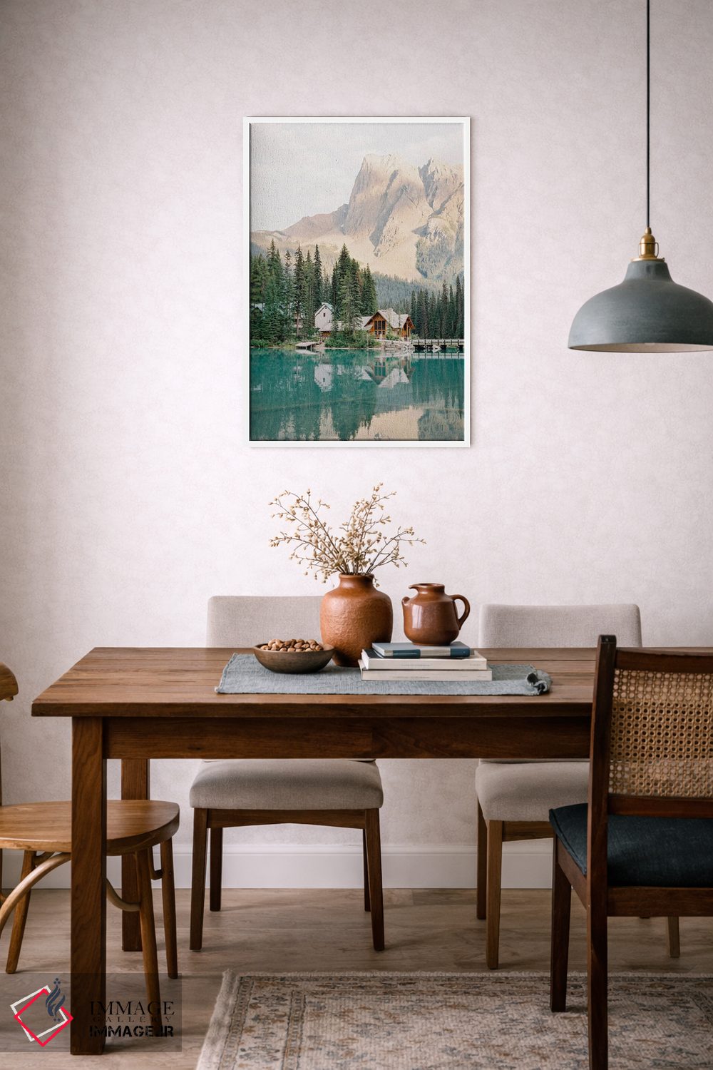 تابلو دکوراتیو کلبه دریاچه ای در کوهستان اثر جاستین میلتون - D6W