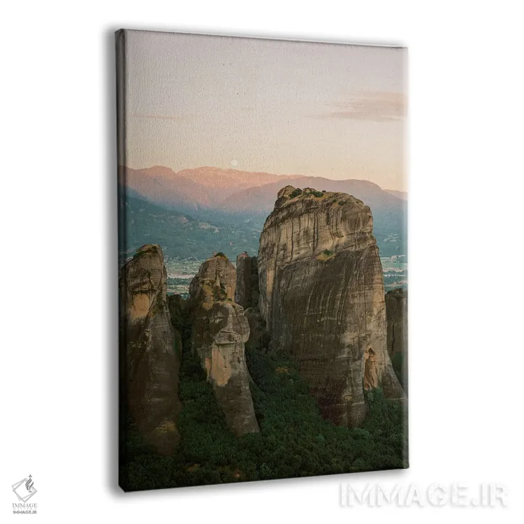 تابلو دکوراتیو صخره های سربرافراشته مته ئورا اثر جاستین میلتون - نمای پرسپکتیو محصول