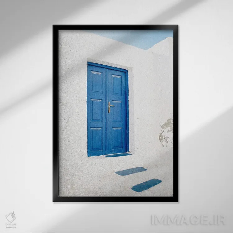 تابلو دکوراتیو در آبی سانتورینی اثر جاستین میلتون - نمای قابدار مشکی