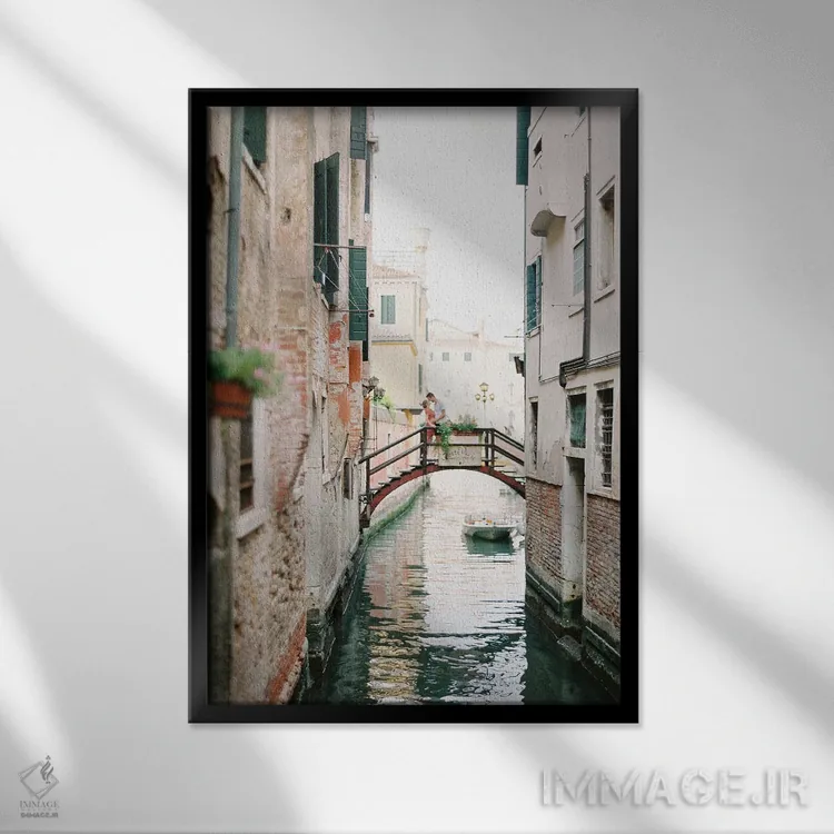 تابلو دکوراتیو گشت زنی در کانال های ونیز اثر جاستین میلتون - نمای قابدار مشکی