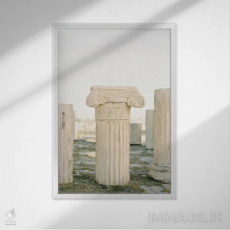 تابلو دکوراتیو ستون های یونان باستان اثر جاستین میلتون - نمای قابدار سفید