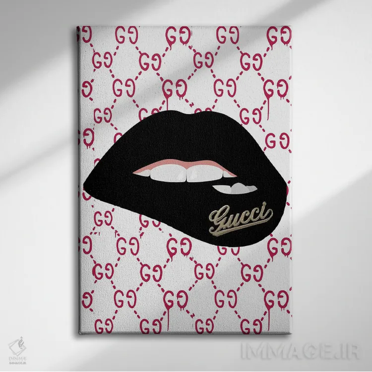 تابلو دکوراتیو لب های گوچی اثر جولی شریبر - نمای روبهرو روی دیوار