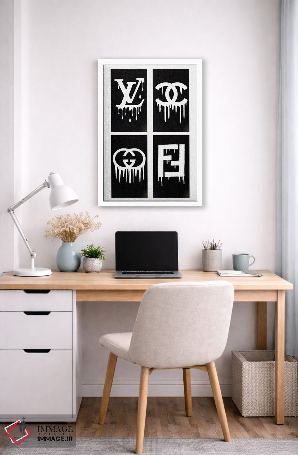 تابلو دکوراتیو لوگوهای چکیده شنل و دیگر طرح ها اثر جولی شریبر - D2W