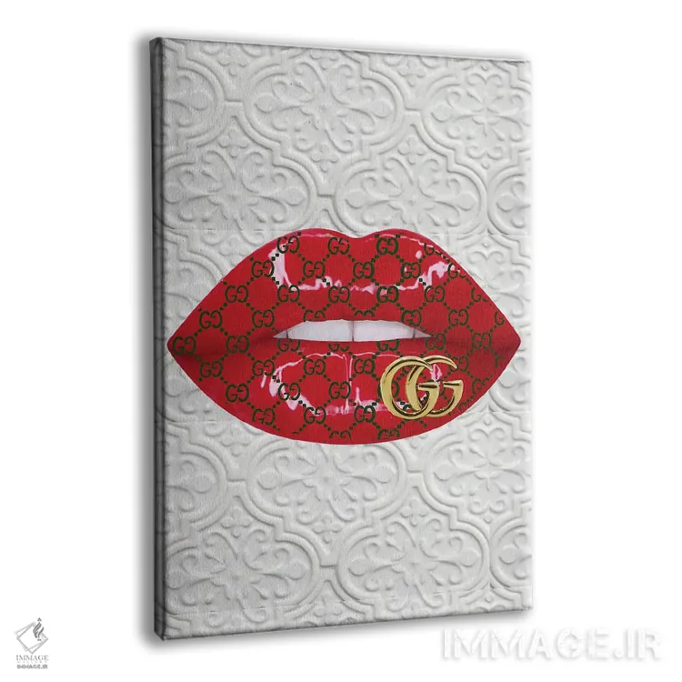 تابلو دکوراتیو طرح لب های قرمز با لوگوی گوچی اثر جولی شریبر - نمای پرسپکتیو محصول