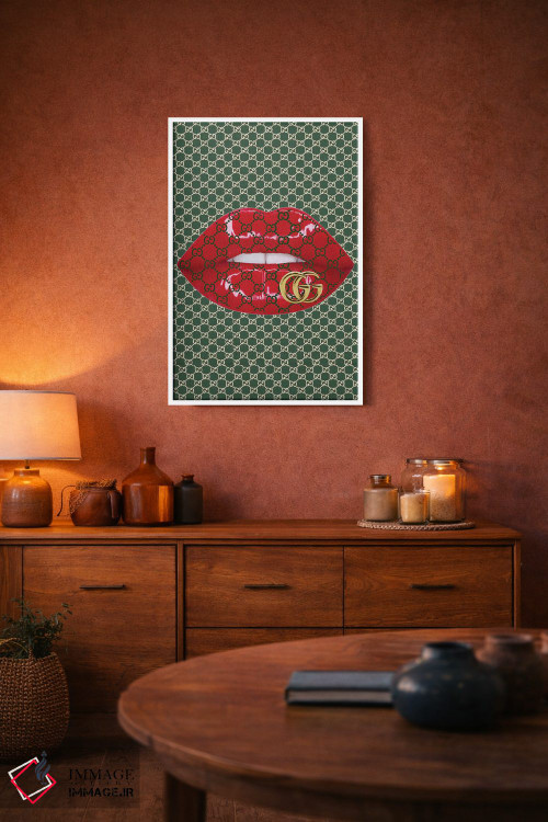تابلو دکوراتیو طرح لب های قرمز با لوگوی سبز گوچی و لوگوی طلایی گوچی اثر جولی شریبر - D2W