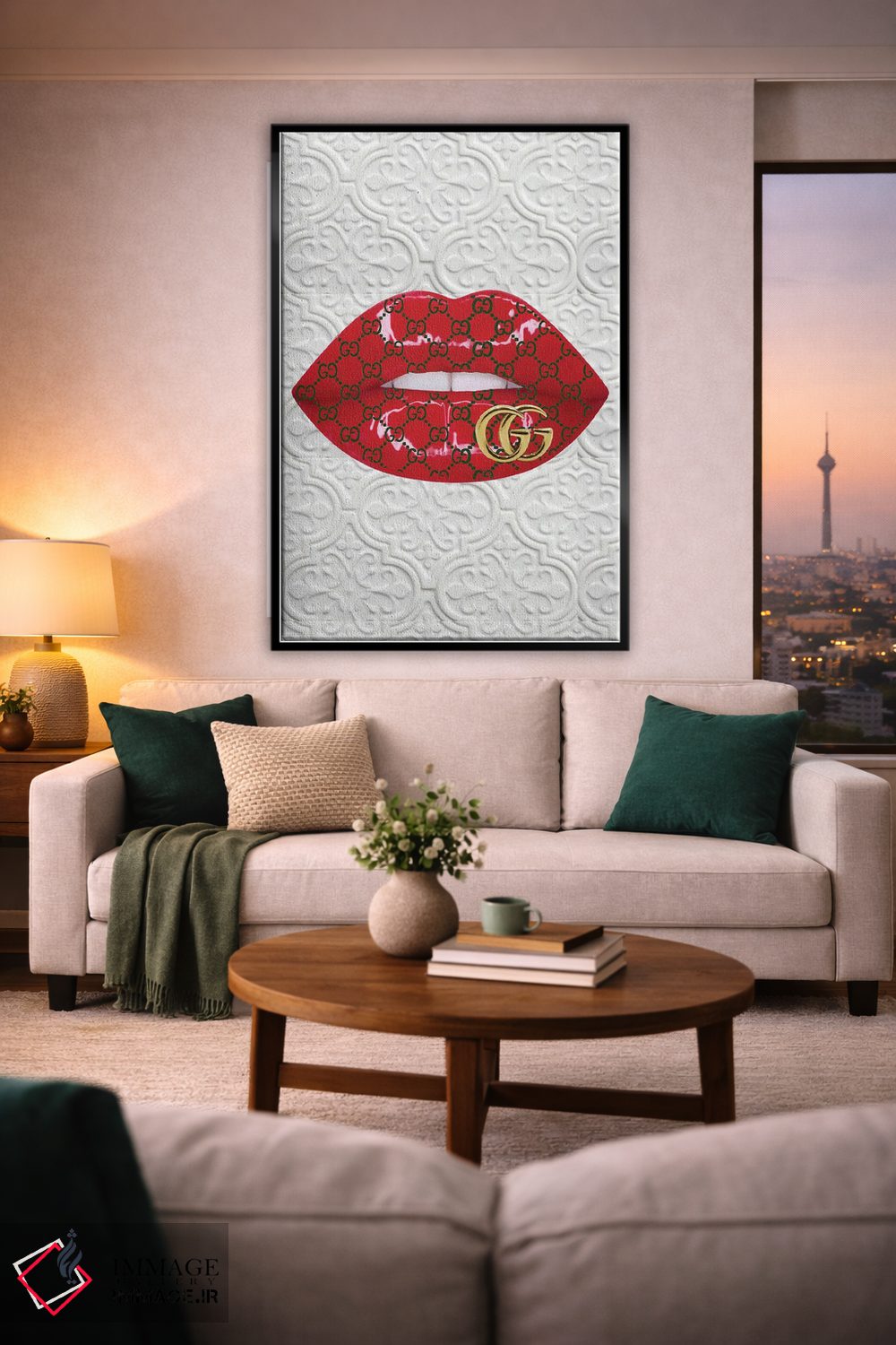 تابلو دکوراتیو طرح لب های قرمز با لوگوی گوچی اثر جولی شریبر - D1B