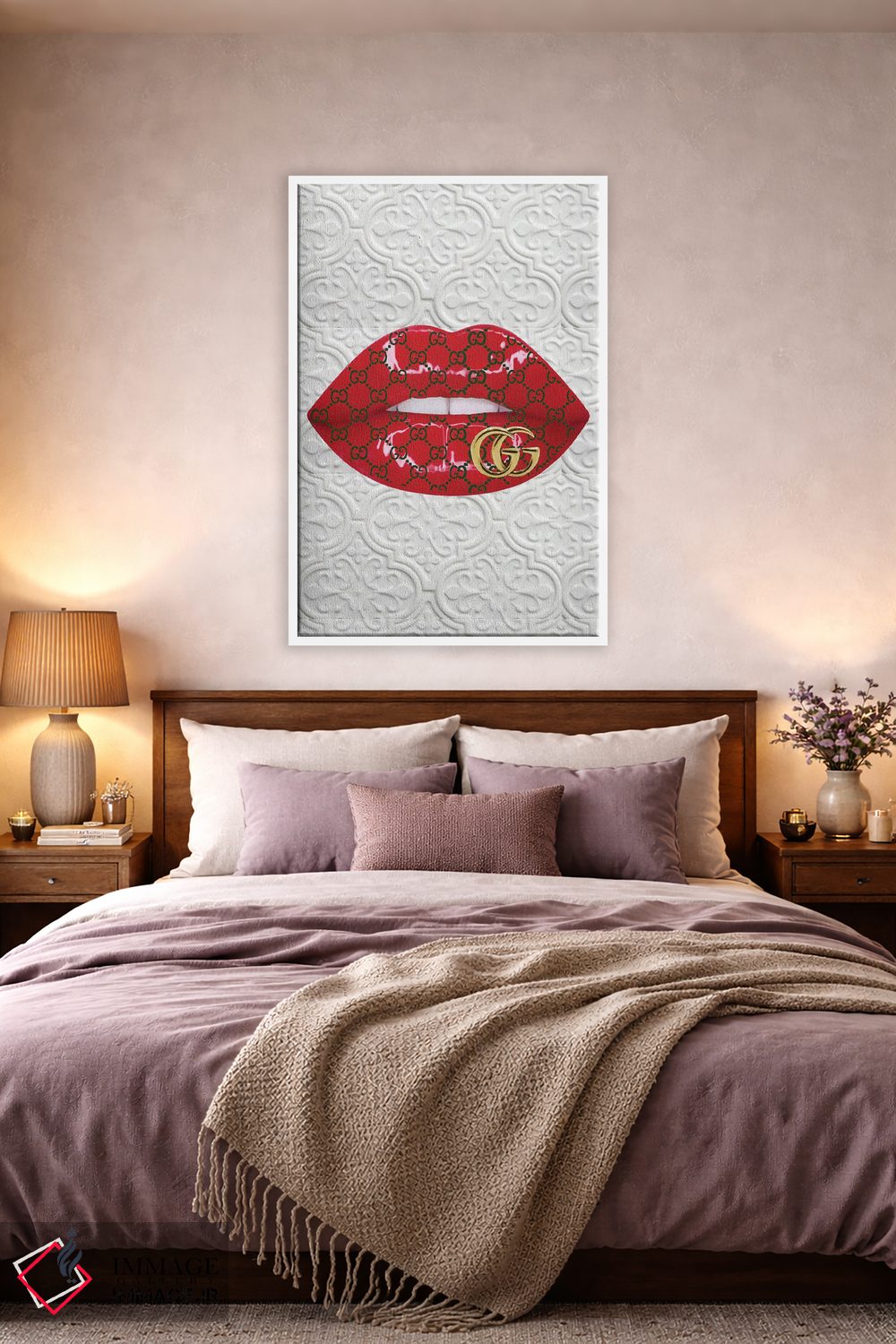 تابلو دکوراتیو طرح لب های قرمز با لوگوی گوچی اثر جولی شریبر - D2W