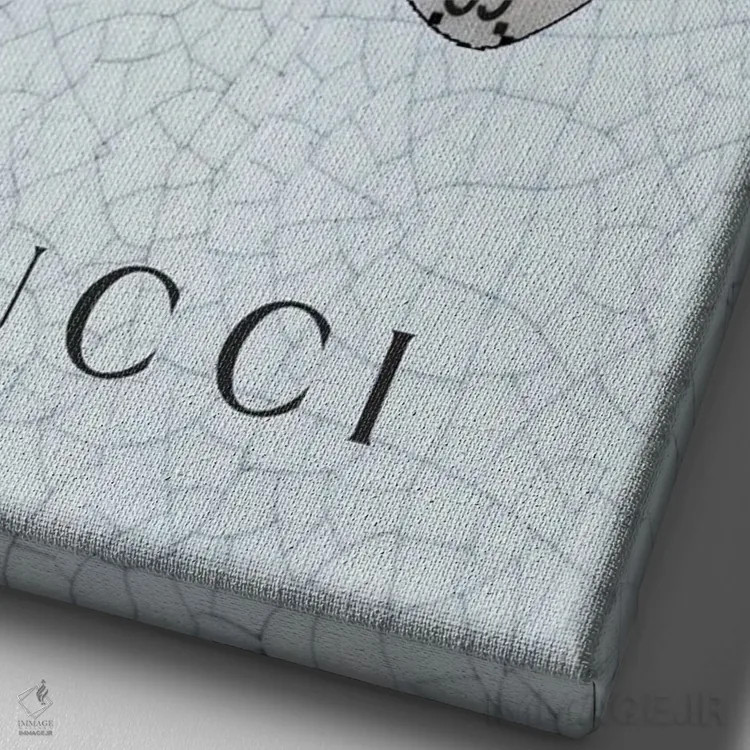 تابلو دکوراتیو پروانه با لوگوی گوچی اثر جولی شریبر - نمای نزدیک بافت بوم