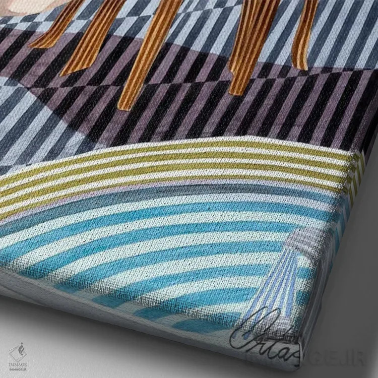 تابلو دکوراتیو زنی در حمام اثر خاویر اورتاس - نمای نزدیک بافت بوم