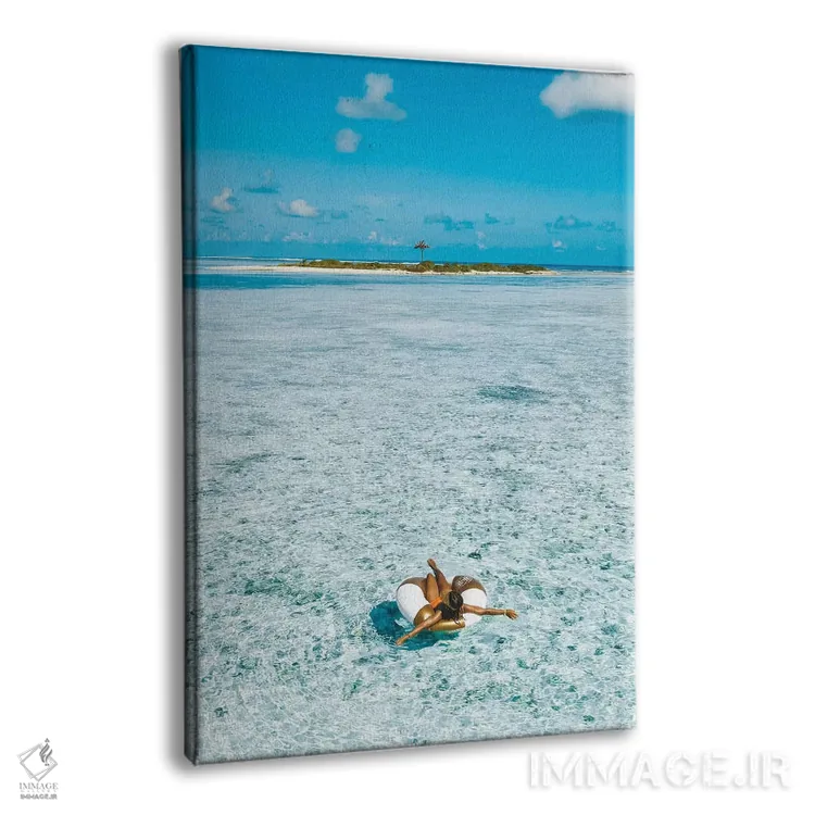 تابلو دکوراتیو دختر با حلقه استخر در جزیره مالدیو اثر جیمز وودیکا - نمای پرسپکتیو محصول