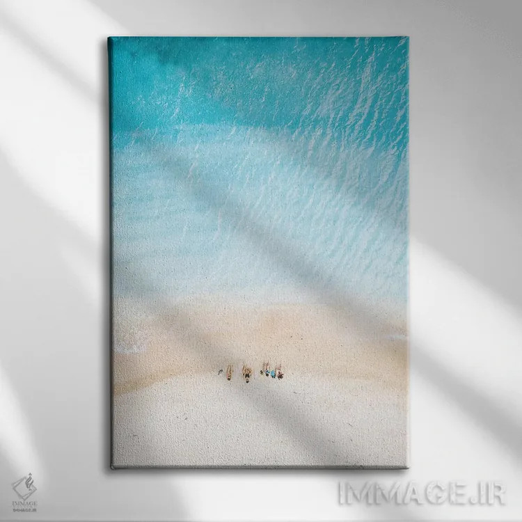 تابلو دکوراتیو مردم در ساحل اثر جیمز وودیکا - نمای روبهرو روی دیوار