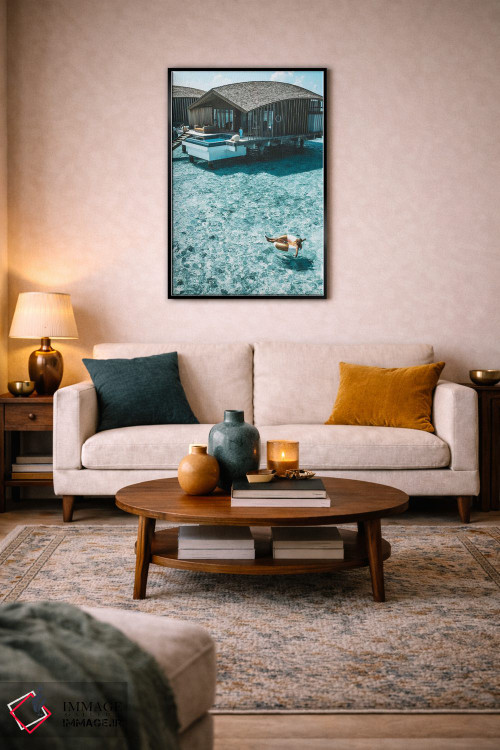 تابلو دکوراتیو دختر با حلقه استخر در بنگالوهای مالدیو اثر جیمز وودیکا - D4B