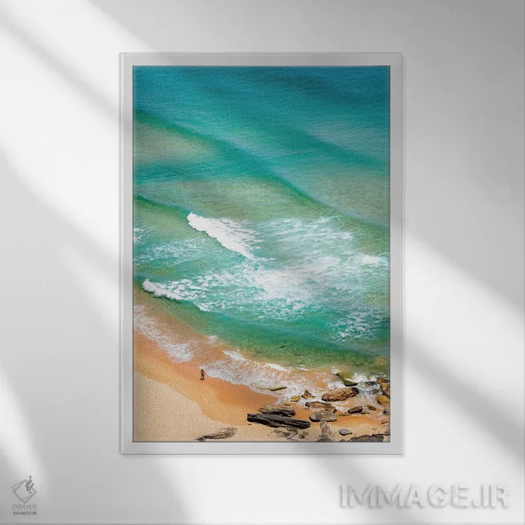 تابلو دکوراتیو عابری تنها در ساحل پالم اثر جیمز وودیکا - نمای قابدار سفید