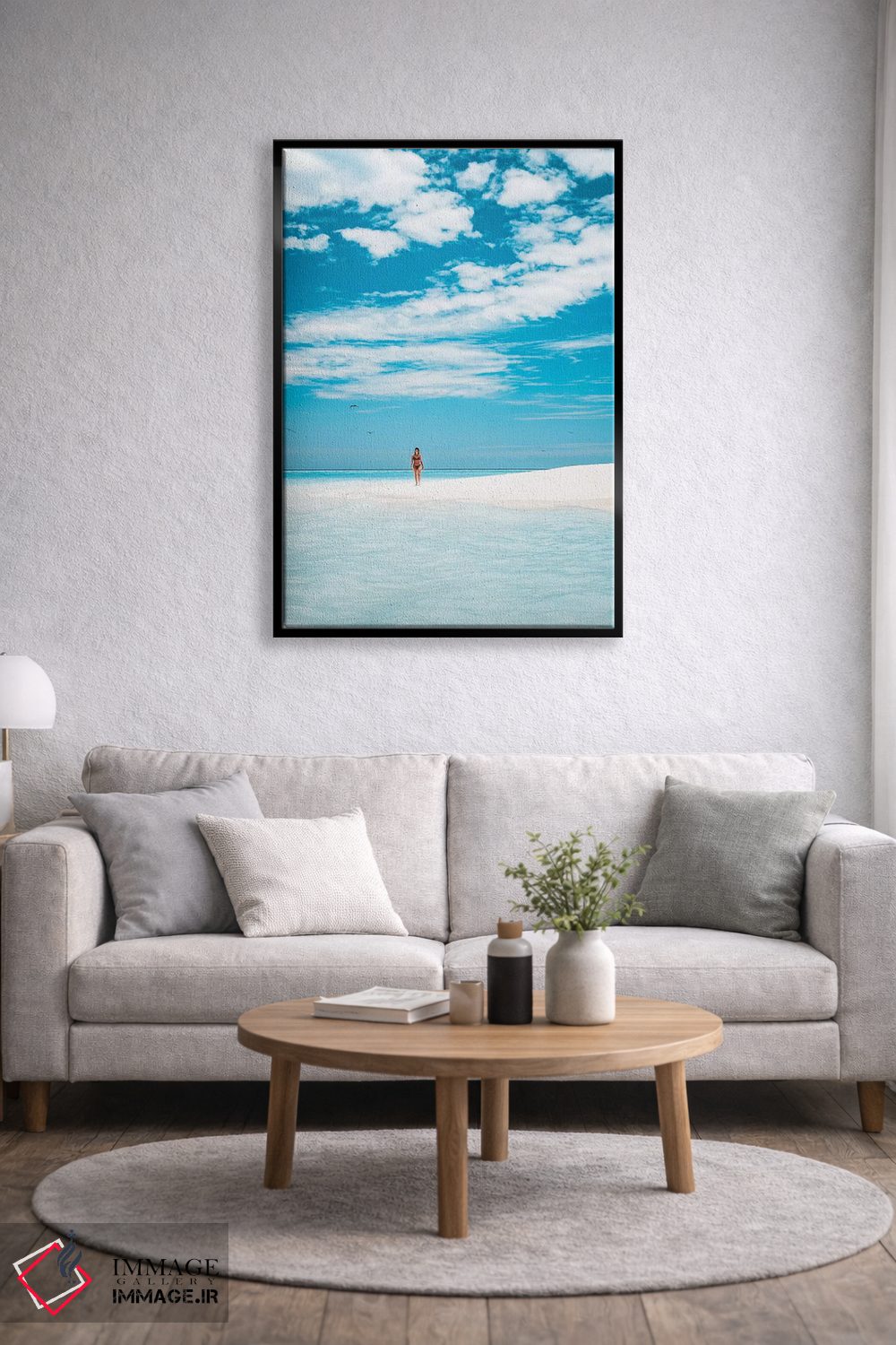 تابلو دکوراتیو دختر در حال پیاده روی در ساحل جزیره بهشت اثر جیمز وودیکا - D5B