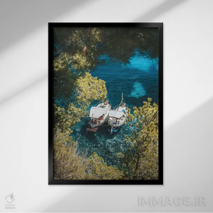 تابلو دکوراتیو قایق ها در سواحل اسپانیا اثر جیمز وودیکا - نمای قابدار مشکی