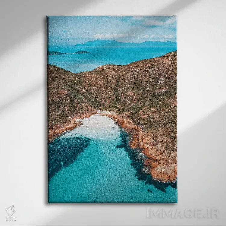 تابلو دکوراتیو خلیج جزیره دنج و خلوت اثر جیمز وودیکا - نمای روبهرو روی دیوار