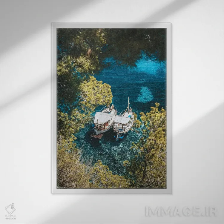 تابلو دکوراتیو قایق ها در سواحل اسپانیا اثر جیمز وودیکا - نمای قابدار سفید