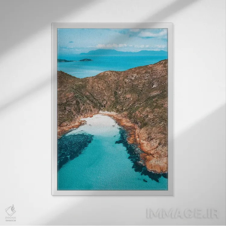 تابلو دکوراتیو خلیج جزیره دنج و خلوت اثر جیمز وودیکا - نمای قابدار سفید