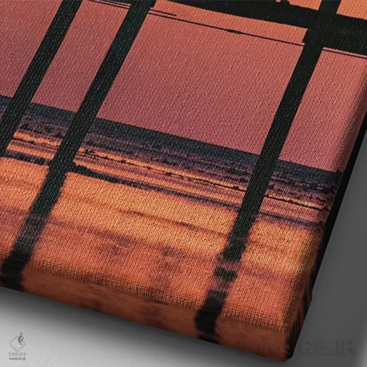 تابلو دکوراتیو اسکله جزیره در غروب با افراد به شکل سایه اثر جیمز وودیکا - نمای نزدیک بافت بوم