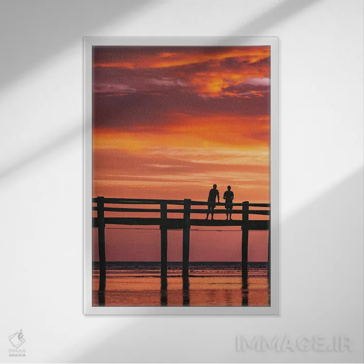 تابلو دکوراتیو اسکله جزیره در غروب با افراد به شکل سایه اثر جیمز وودیکا - نمای قابدار سفید