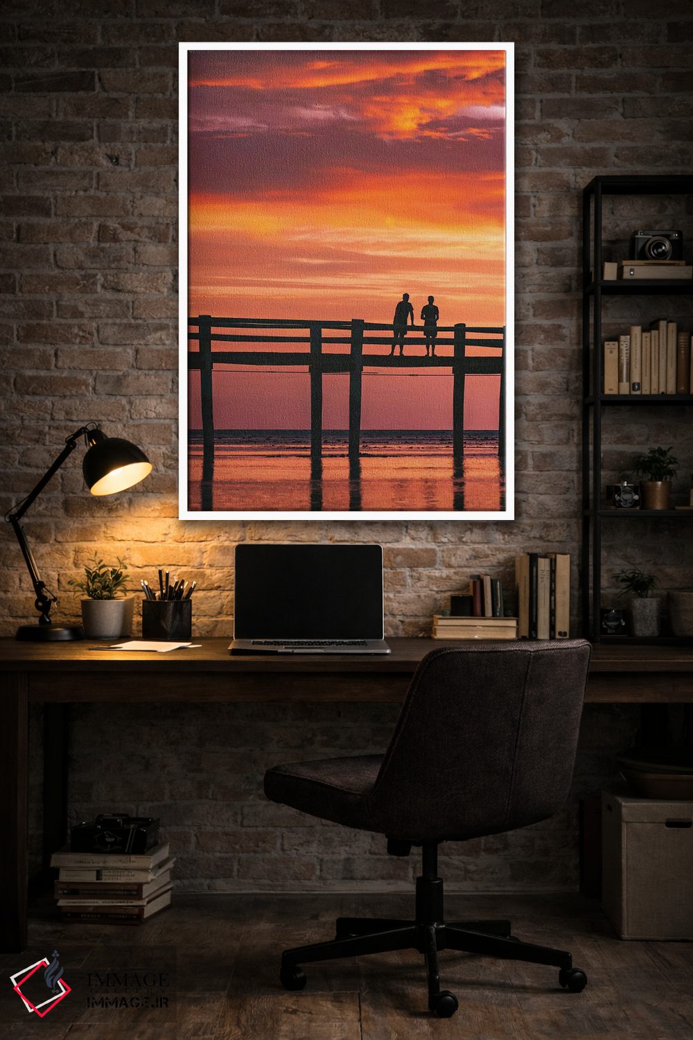 تابلو دکوراتیو اسکله جزیره در غروب با افراد به شکل سایه اثر جیمز وودیکا - D3W