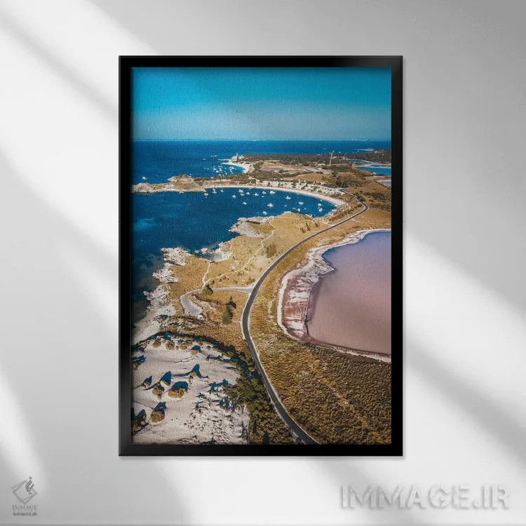 تابلو دکوراتیو جاده ساحلی با دریاچه صورتی اثر جیمز وودیکا - نمای قابدار مشکی