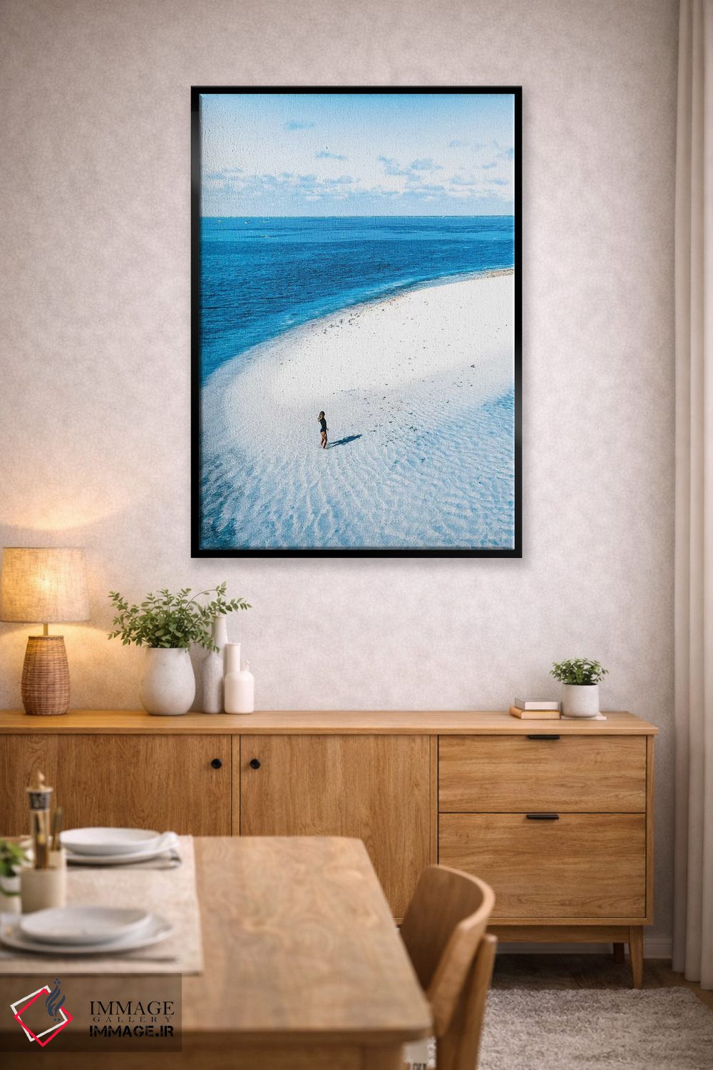 تابلو دکوراتیو دختر تنها در جزیره بهشتی خلوت اثر جیمز وودیکا - D6B