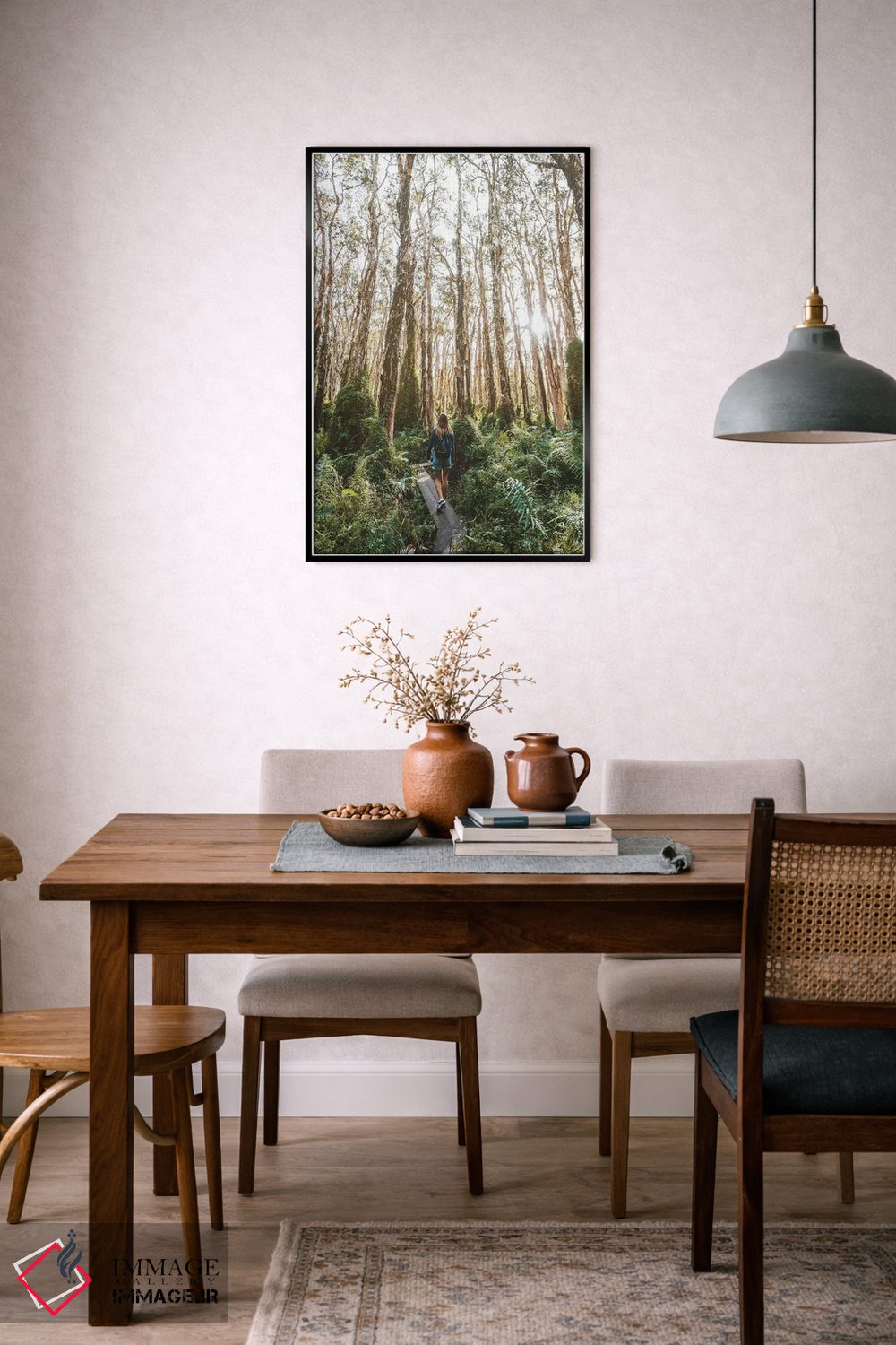تابلو دکوراتیو دختر در مسیر چوبی میان بوته زار جنگلی اثر جیمز وودیکا - D5B