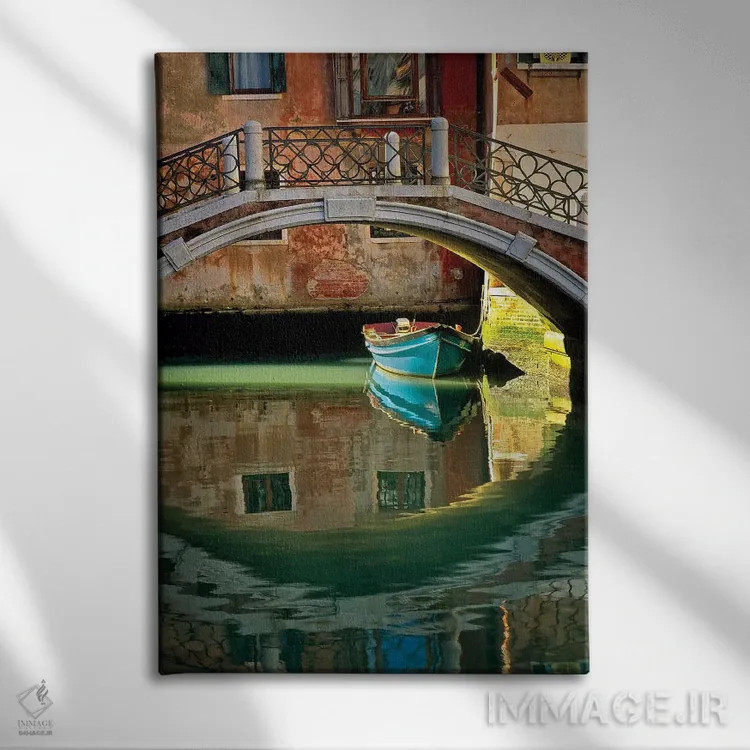 تابلو دکوراتیو Venice. Canal bridge and building.,ایتالیا، ونیز. پل کانال و… اثر جینز گالری - نمای روبهرو روی دیوار