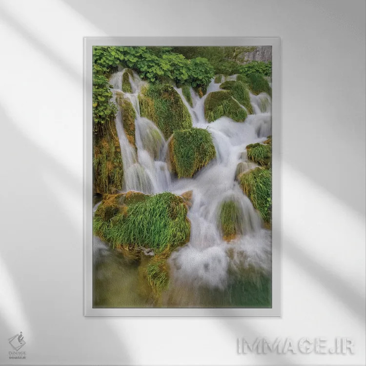 تابلو دکوراتیو کرواسی. آبشارهای پارک ملی پلیتویک اثر جینز گالری - نمای قابدار سفید