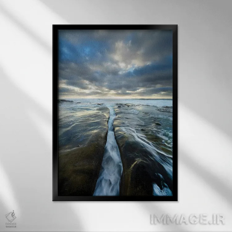 تابلو دکوراتیو California, La Jolla. Wave flows through cracked sandstone.… اثر جینز گالری - نمای قابدار مشکی