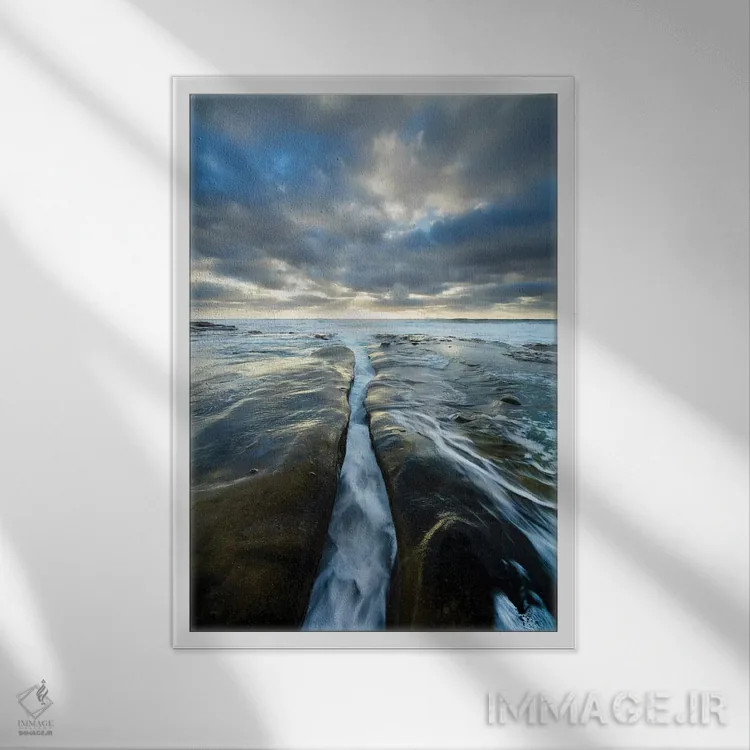 تابلو دکوراتیو California, La Jolla. Wave flows through cracked sandstone.… اثر جینز گالری - نمای قابدار سفید