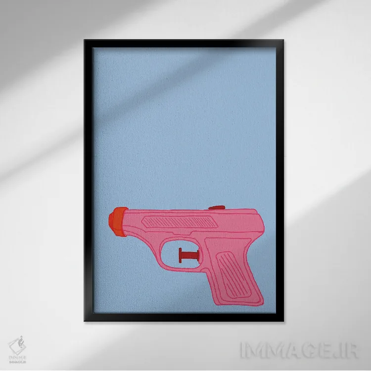 تابلو دکوراتیو تفنگ آب پاش صورتی اثر جیمی متز - نمای قابدار مشکی